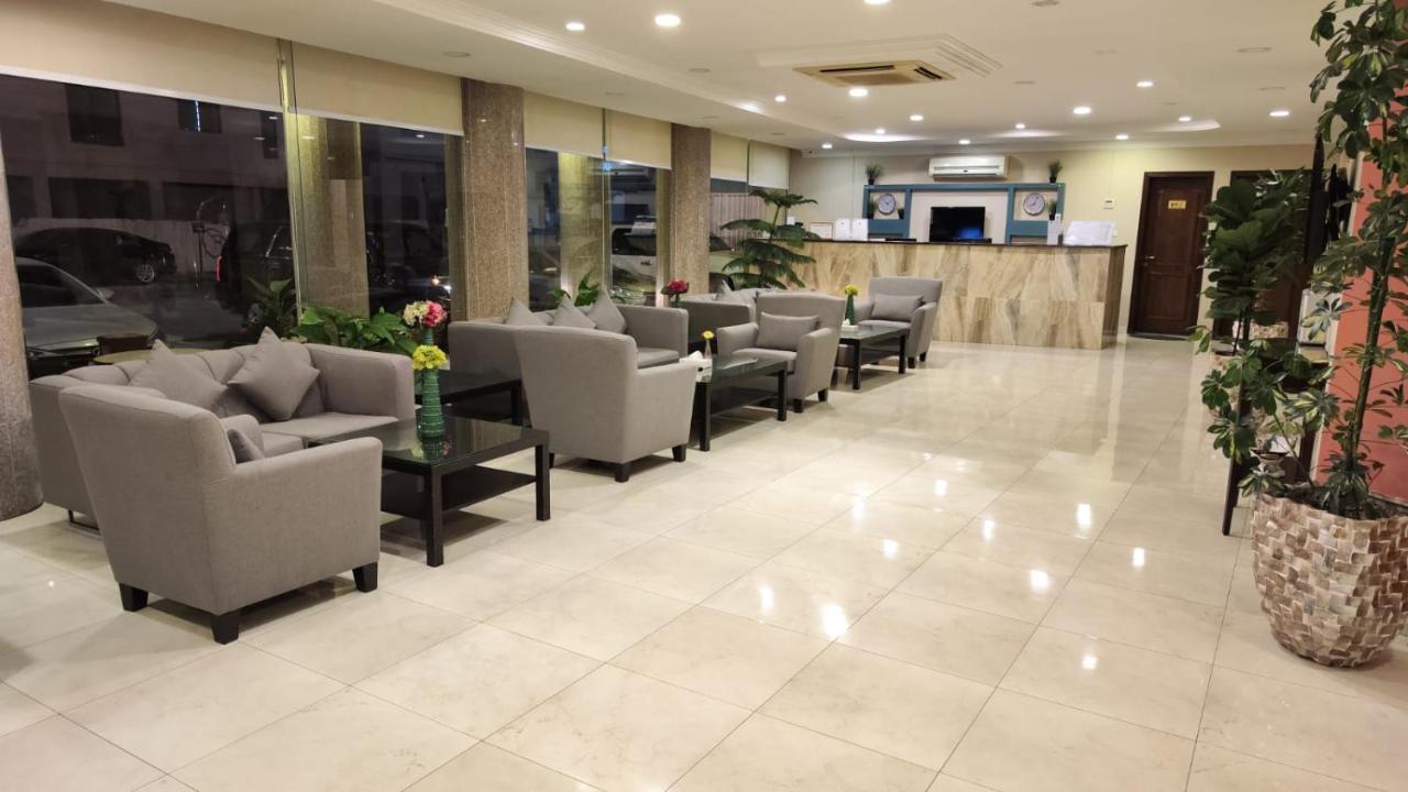 אל חובר Plaza Home מראה חיצוני תמונה